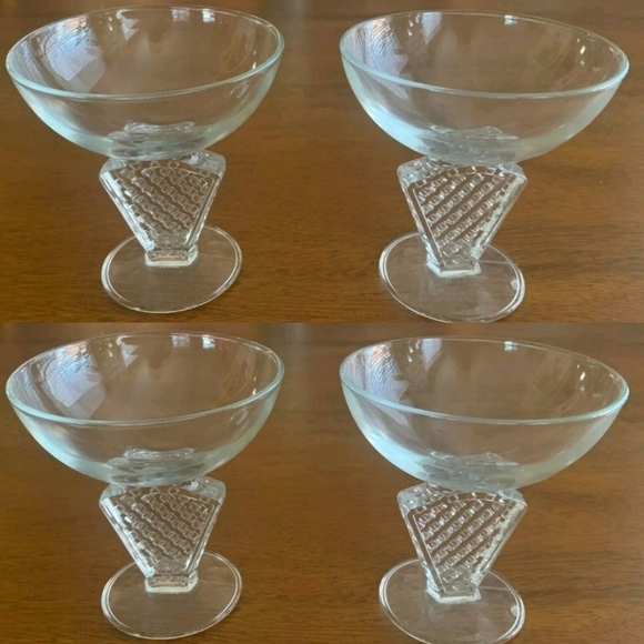 Cristal d’Arques Gaufrette Wedge Stem Large‎ Champagne Sherbet(s) Glasses - Picture 1 of 6